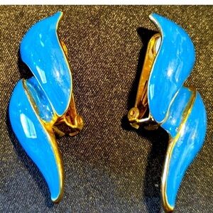 Vintage Enamel Over Gold Tone Clip On Earrings